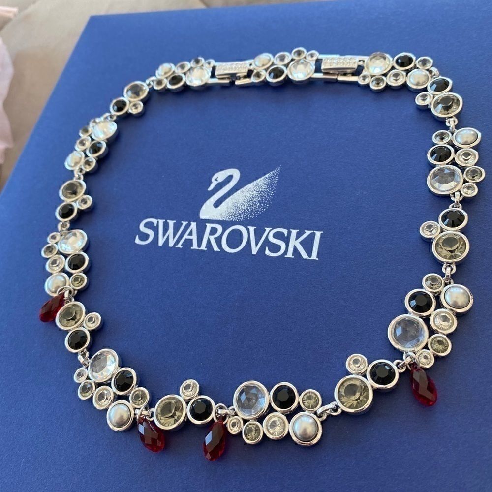 SWAROVSKI CRYSTAL/GLASS Necklace bracelet set - Picture 4 of 14